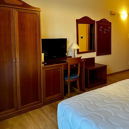 Hotel De La Ville-3